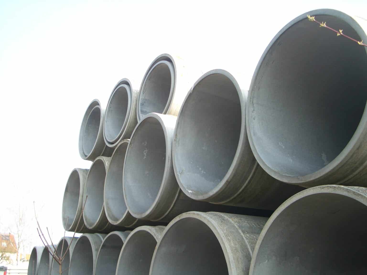 Brushes are also the ideal tools for cleaning concrete pipes