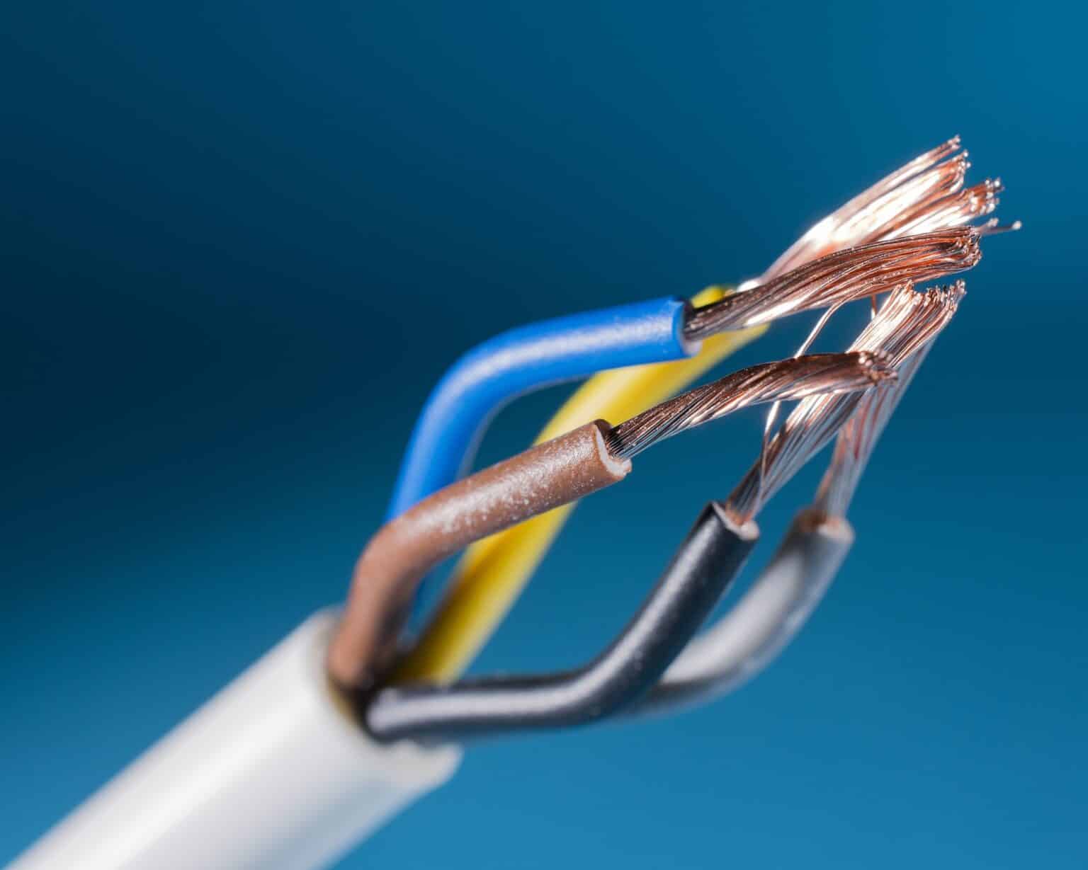 Special wheel brushes are used to scrape off the outer insulating layer of electrical cables without damaging the underlying wire