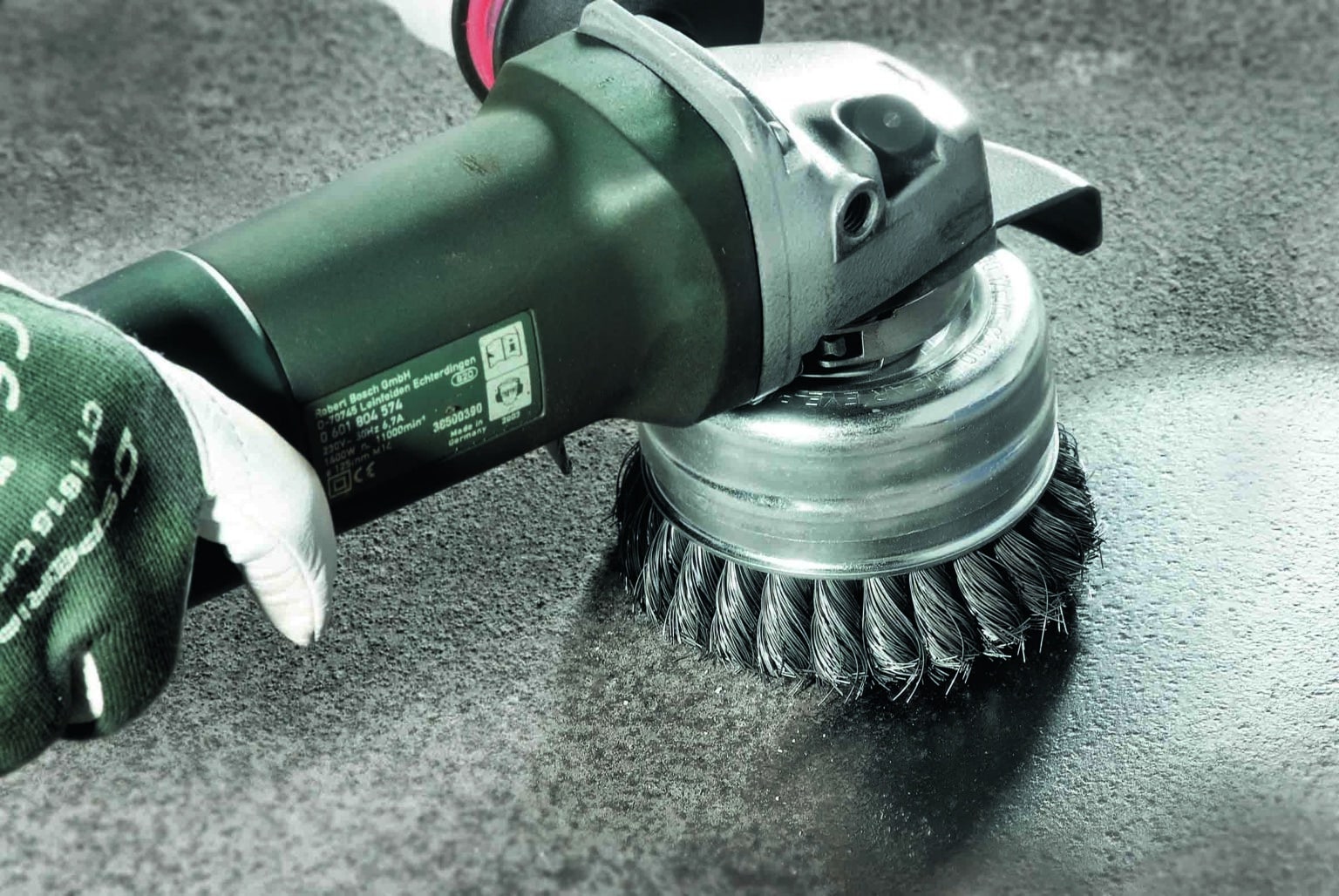 Knotted brushes are successful for the surface processing in offshore use and provide optimal performance support for corrosion protection work to ensure the highest quality